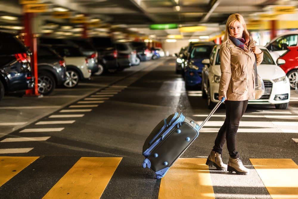 Les astuces pour trouver des offres spéciales sur les parkings près de l’aéroport